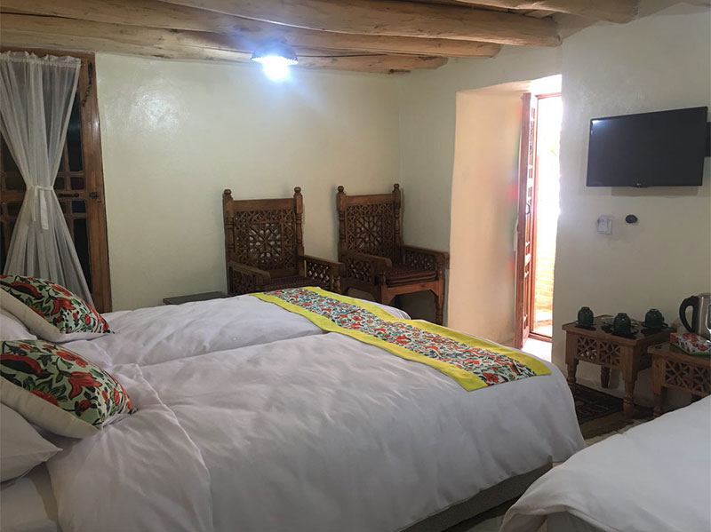 The traditional luxury Dadamaan hotel |Mahneshan Room